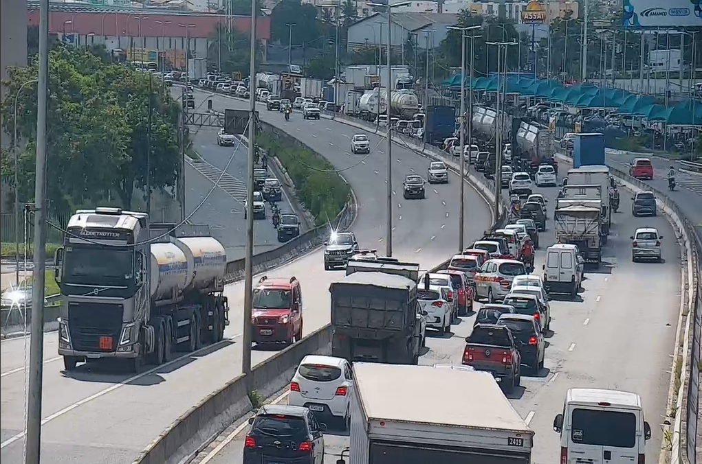 MaisPB • Colisão entre três carros deixa trânsito parado na BR-230, na  Grande João Pessoa